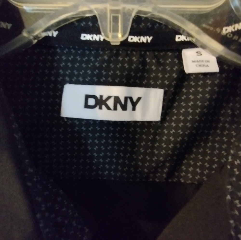 EUC DKNY Women's Black Dress Shirt Blouse Classic Sleek Small Professional - Picture 2 of 8